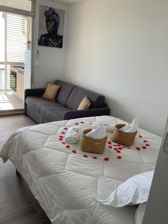 Lady Laying Apartment Le Diamant Exterior photo