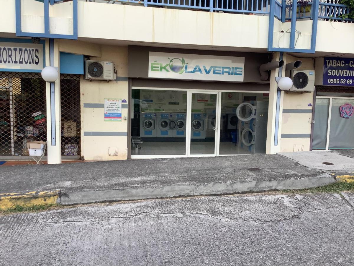 Lady Laying Apartment Le Diamant Exterior photo